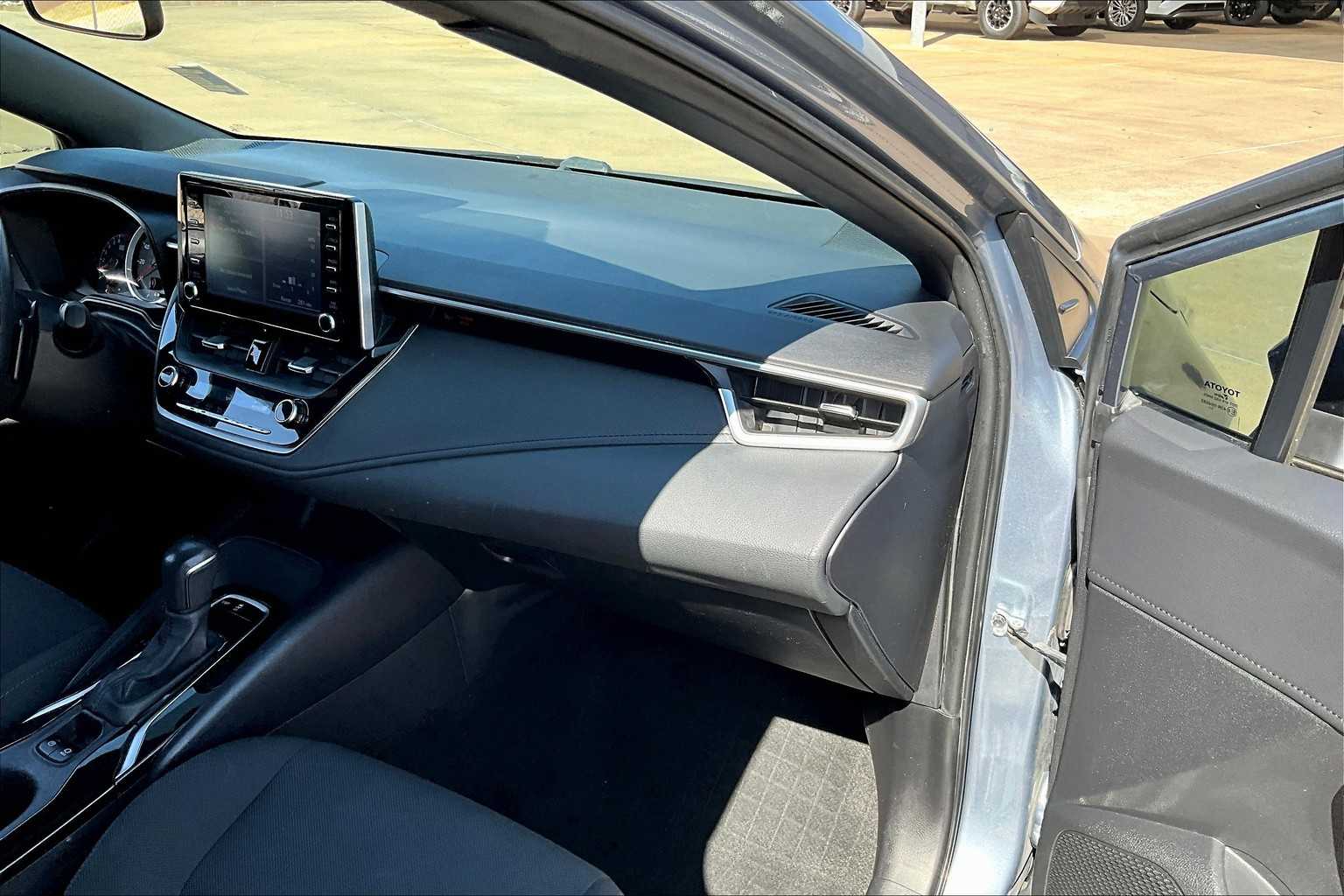 2020 Toyota Corolla SE photo 17