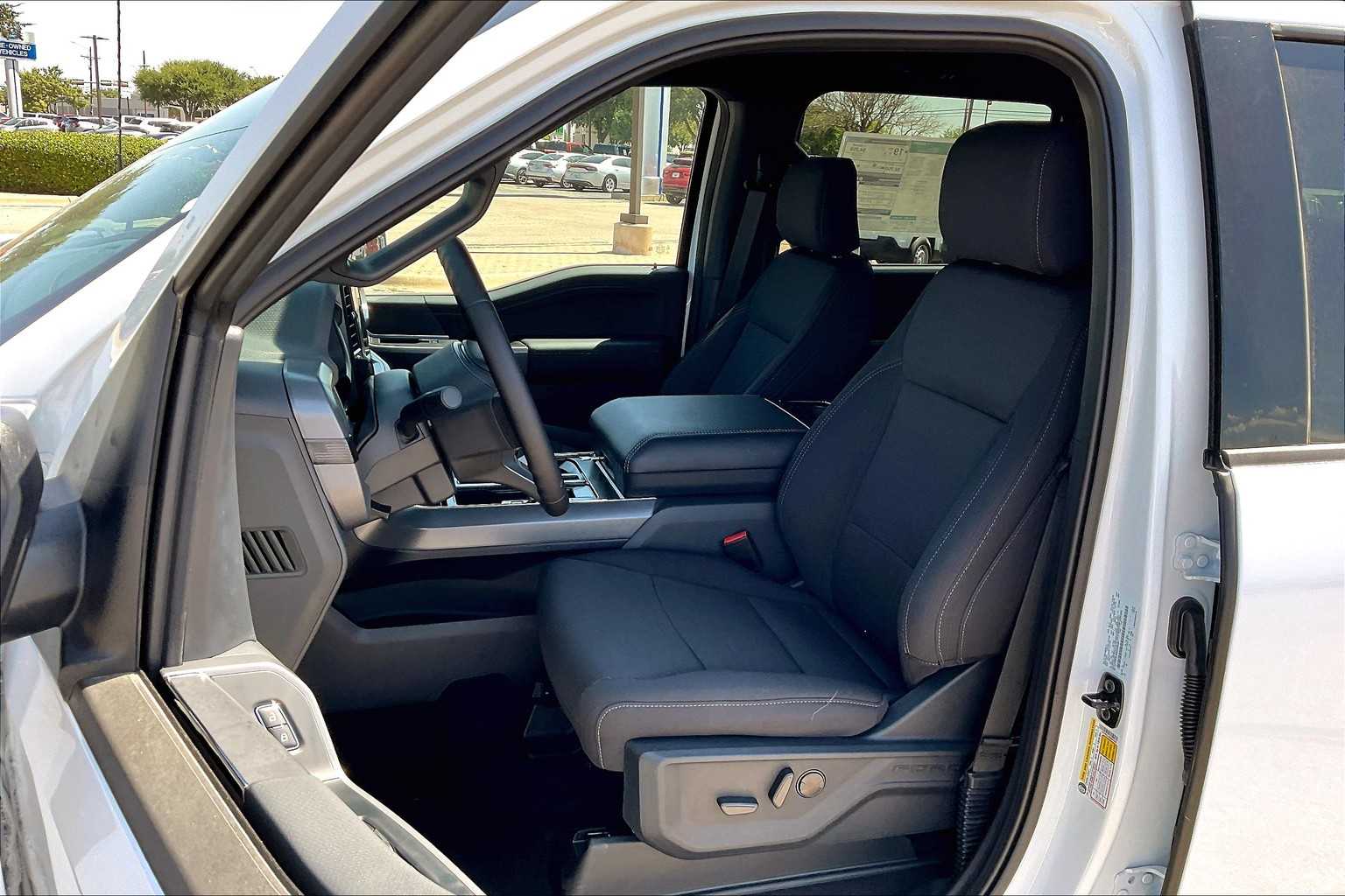 2025 Ford F-150 XLT photo 9