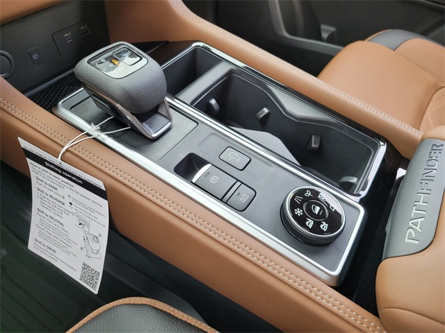 2025 Nissan Pathfinder Platinum photo 19