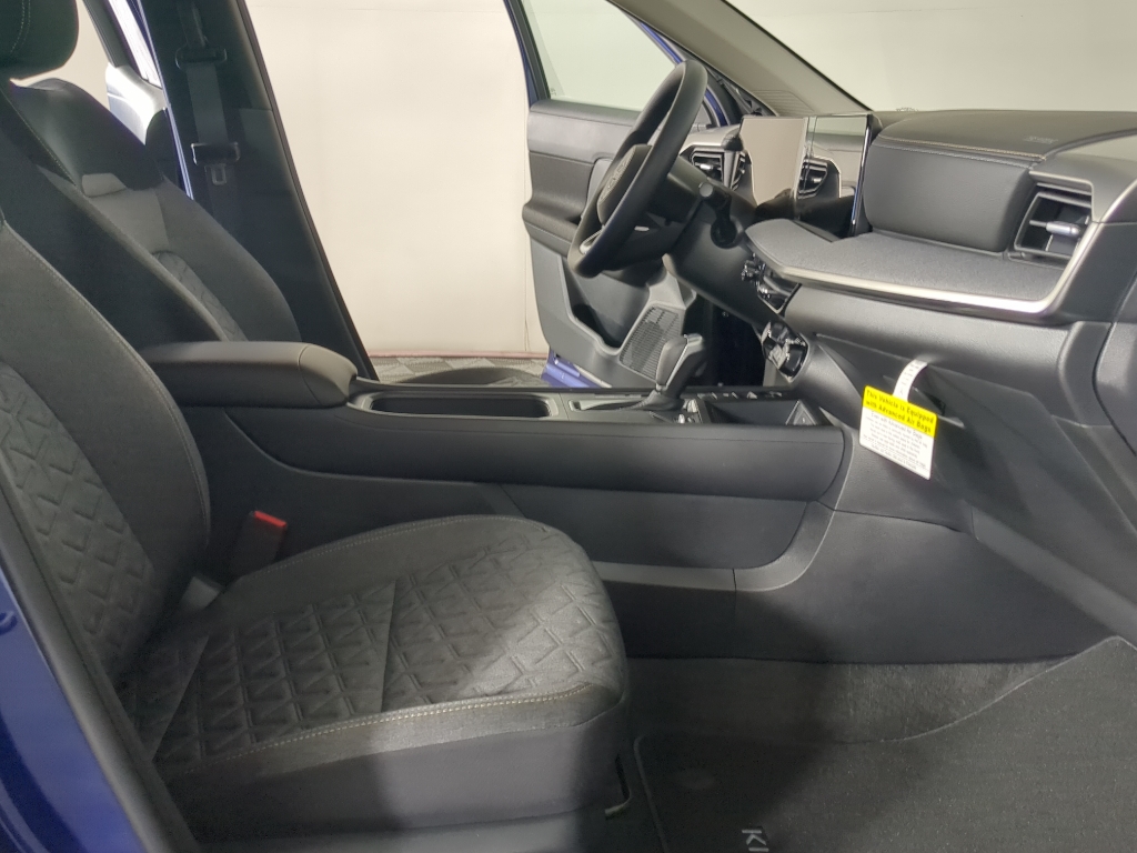 2026 Nissan Kicks SV photo 13