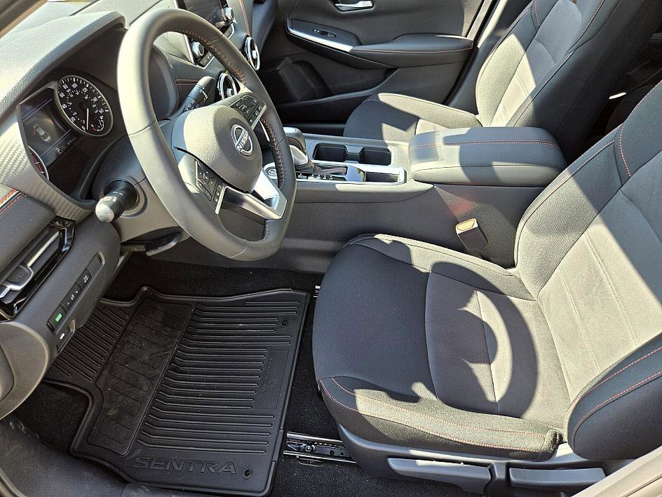 2025 Nissan Sentra SR Midnight Edition photo 9