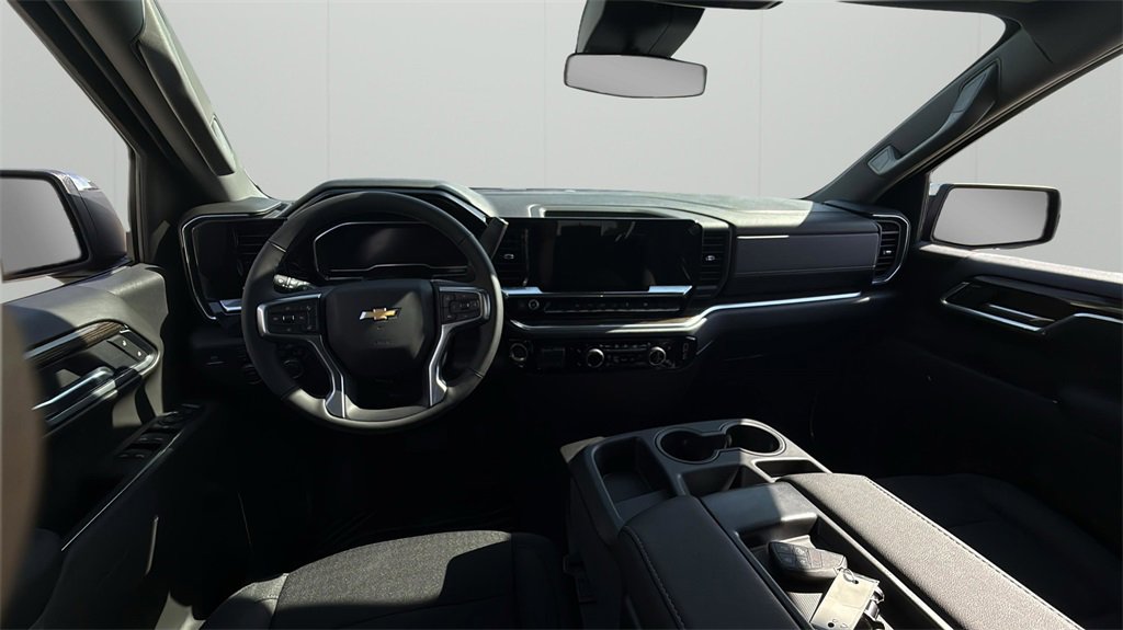 2025 Chevrolet Silverado 1500 LT photo 4