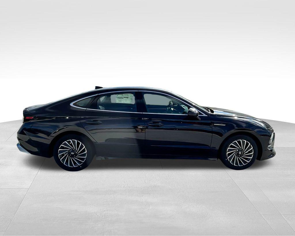 2025 Hyundai Sonata Hybrid SEL photo 4