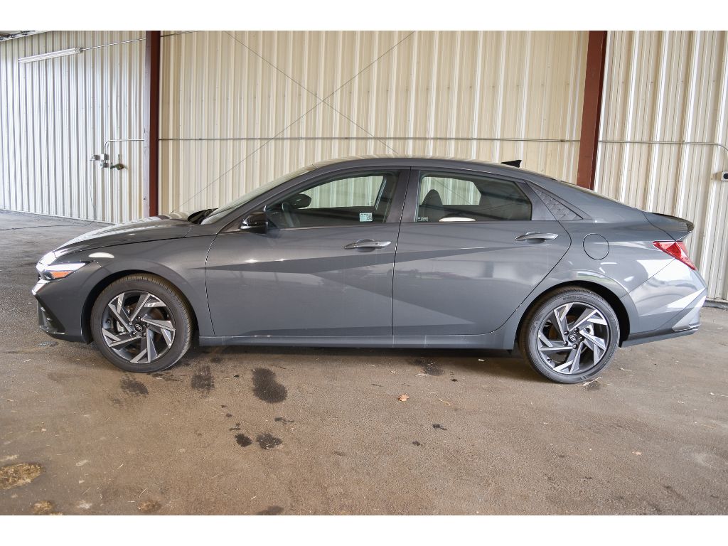 2025 Hyundai Elantra SEL Sport photo 4