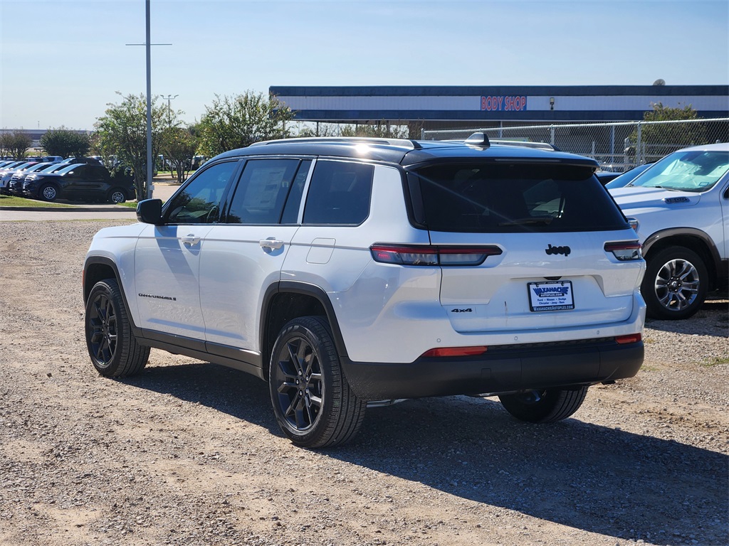 2025 Jeep Grand Cherokee Limited photo 3