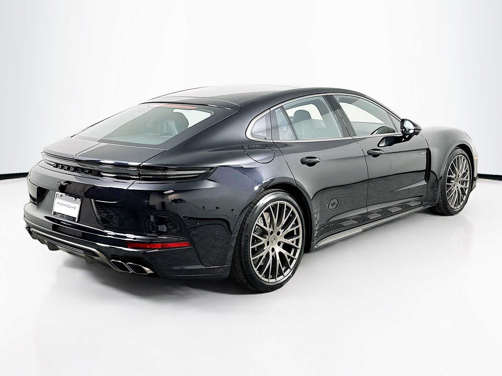 2025 Porsche Panamera Turbo E-Hybrid photo 9