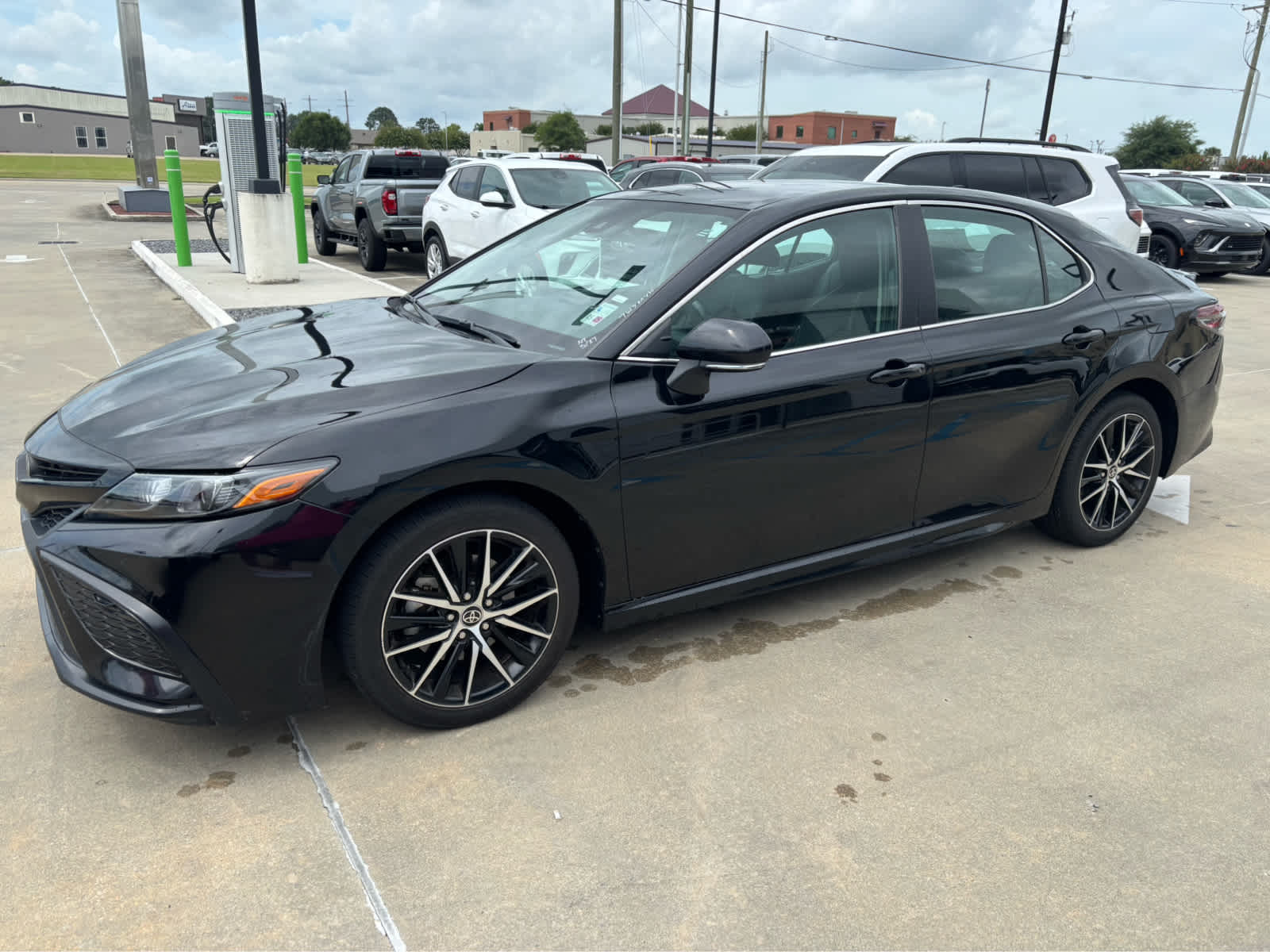 2023 Toyota Camry SE photo 3