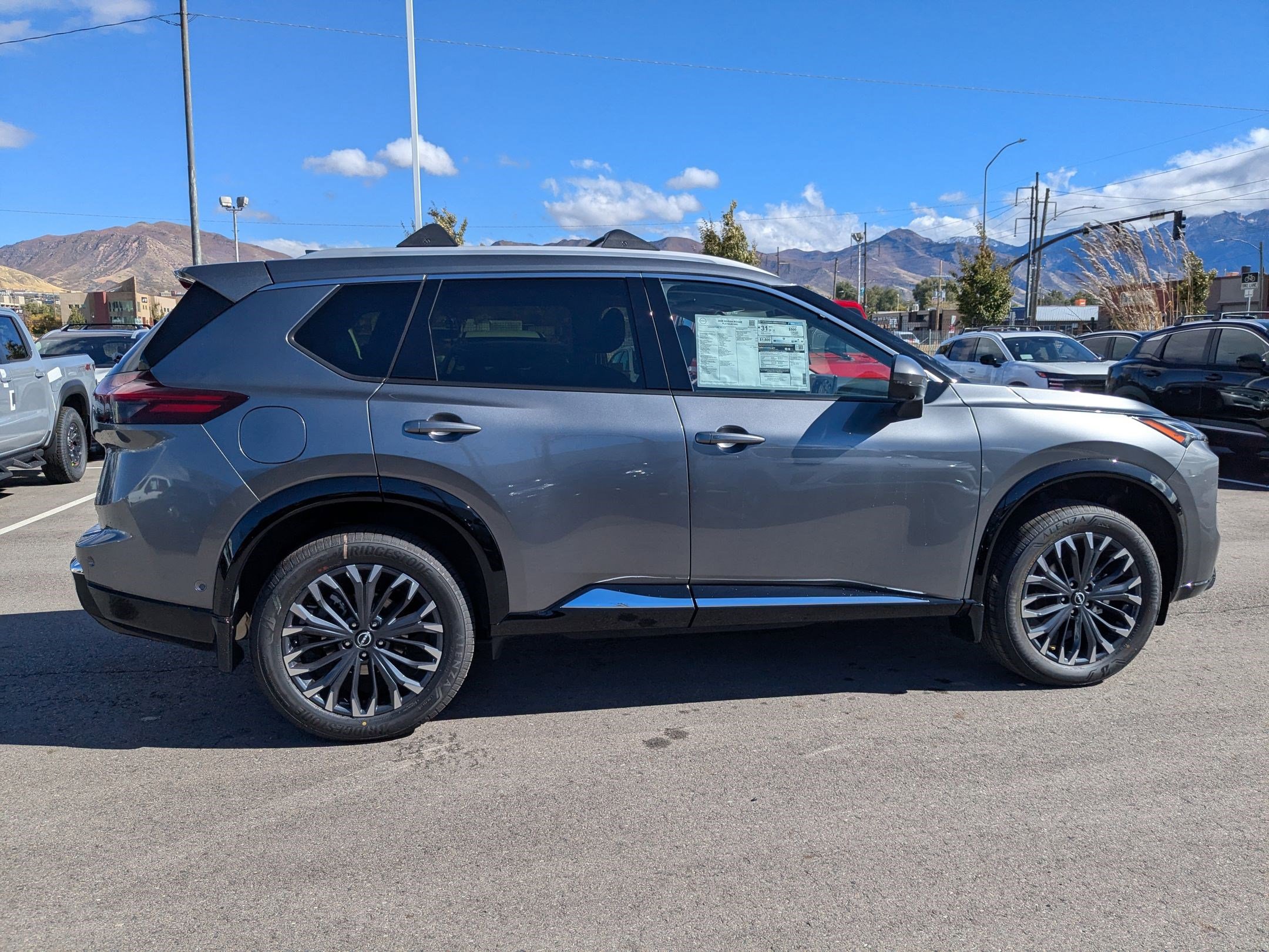 2026 Nissan Rogue Platinum photo 3