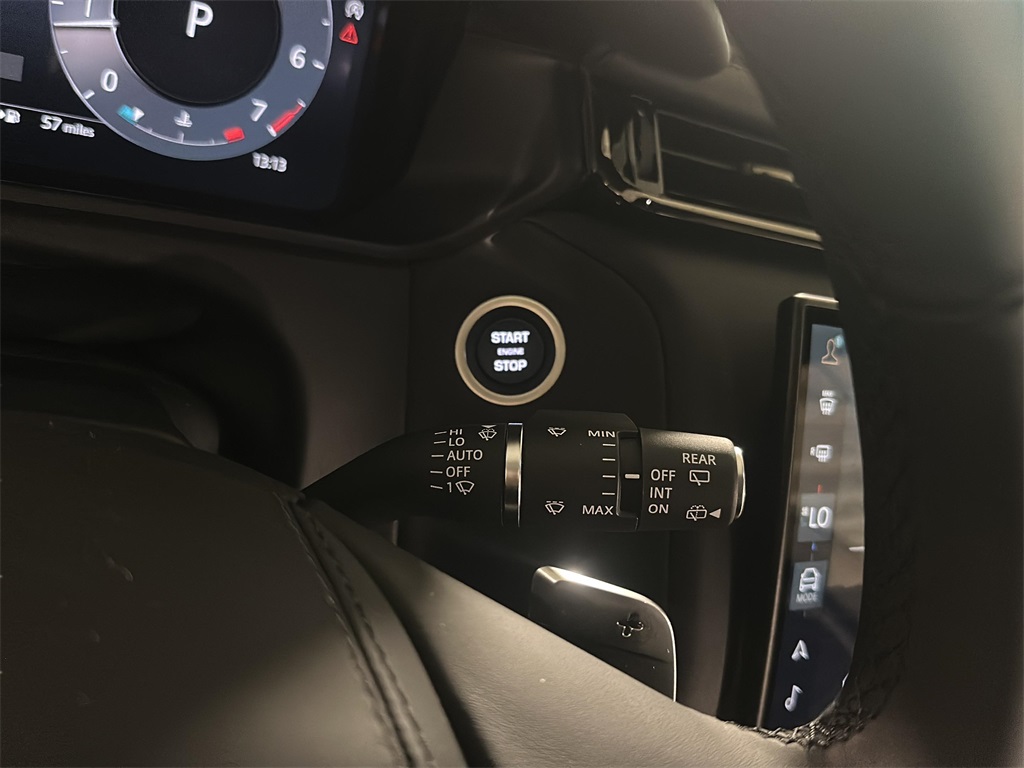 2026 Land Rover Range Rover Velar SE photo 14