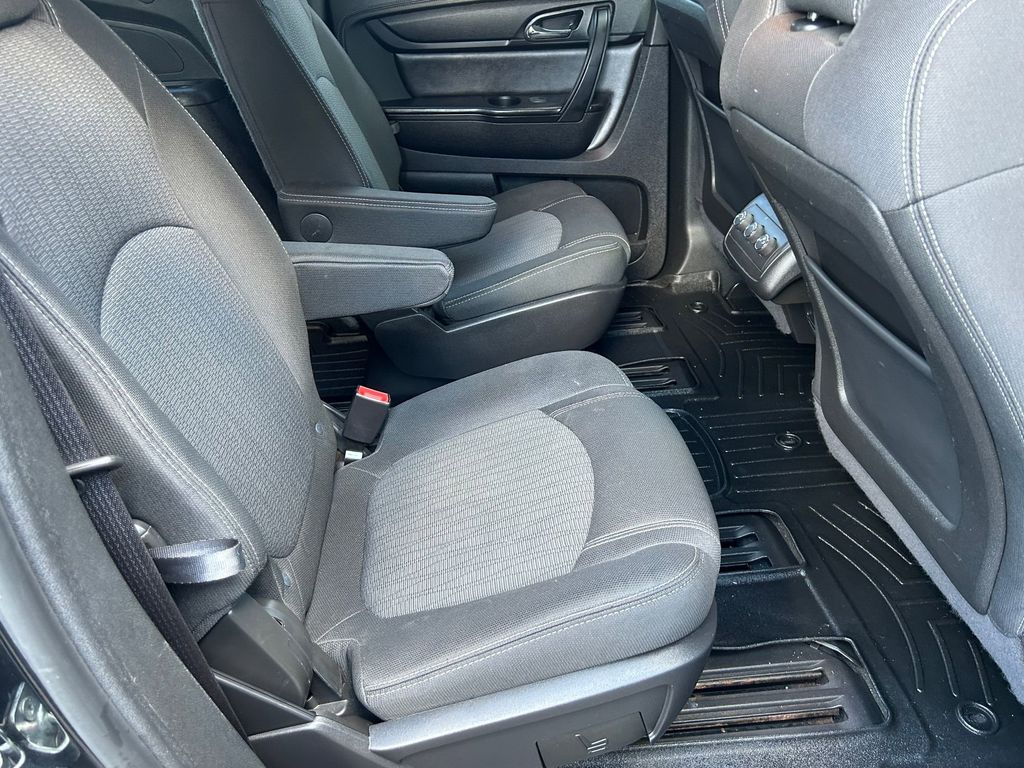 2017 Chevrolet Traverse 1LT photo 21