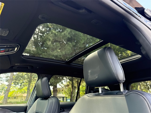 2025 Jeep Grand Cherokee Limited photo 3