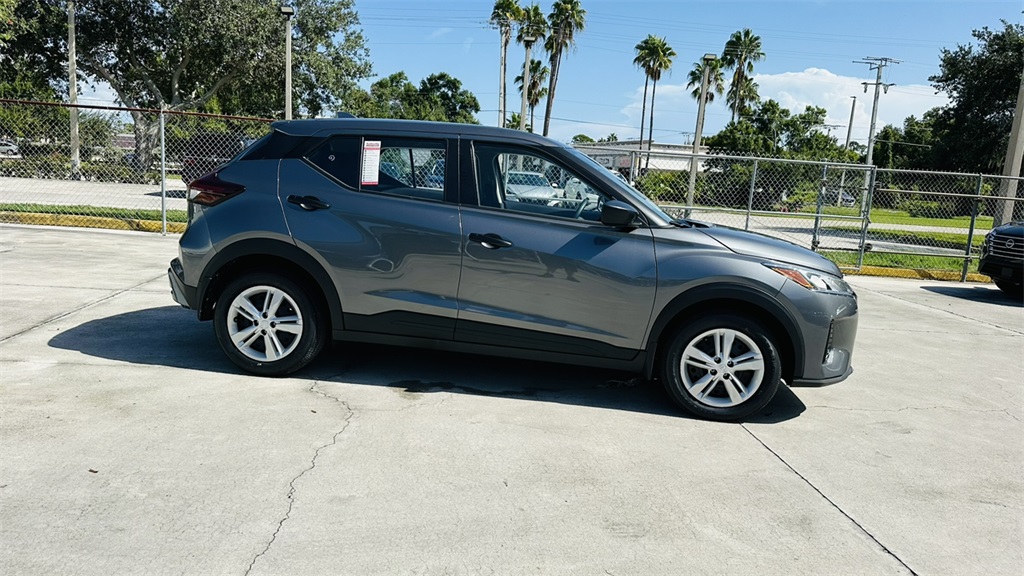 2025 Nissan Kicks Play S photo 6