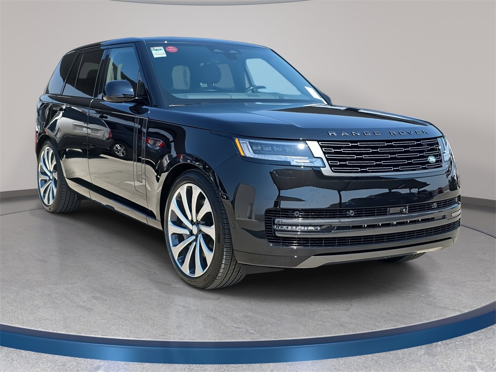 2025 Land Rover Range Rover SE photo 3
