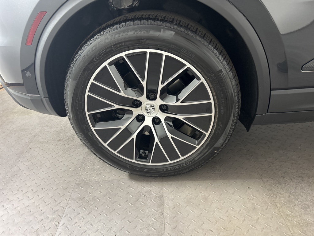 2025 Porsche Macan Electric 4 photo 11