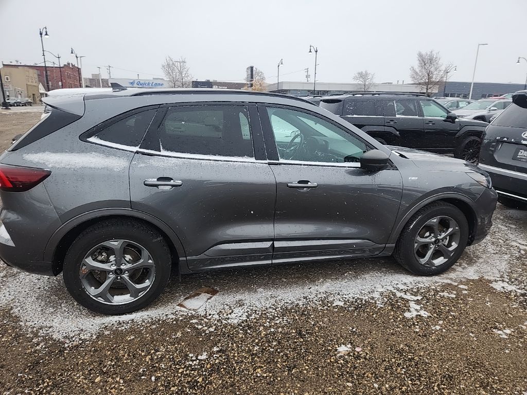 2023 Ford Escape ST-Line photo 2