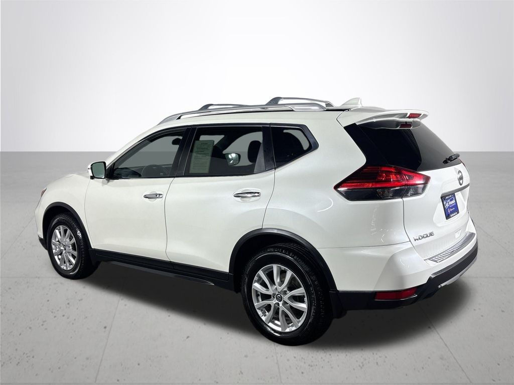 2017 Nissan Rogue SV photo 8