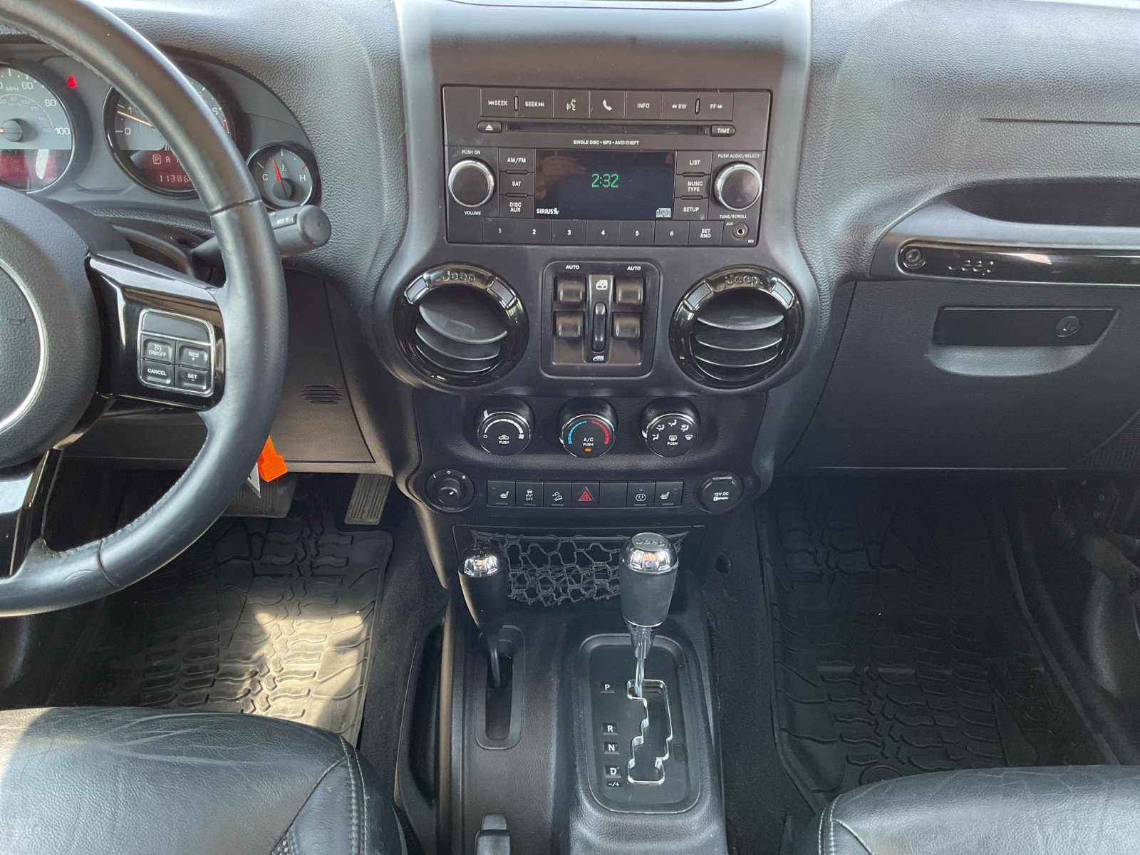 2016 Jeep Wrangler Unlimited Sahara photo 15