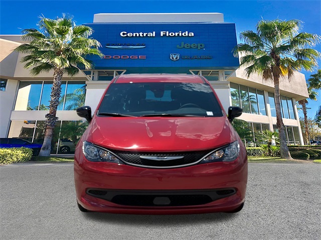 2026 Chrysler Voyager L photo 2