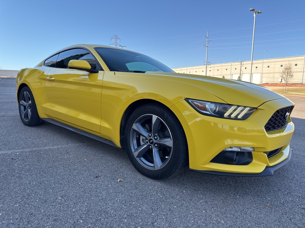 2015 Ford Mustang V6 photo 3