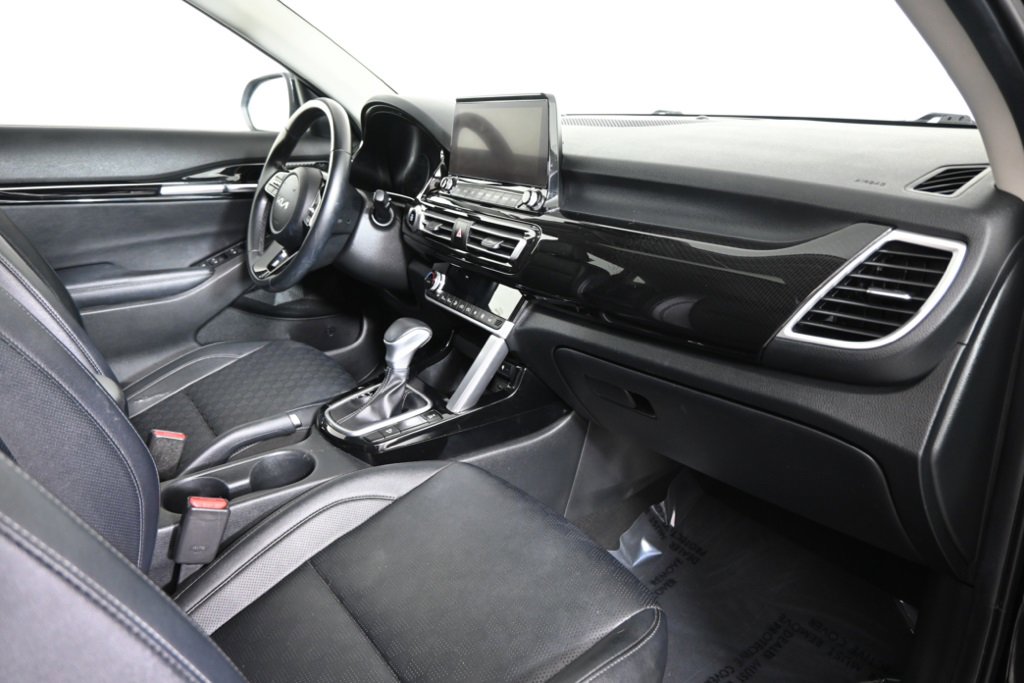 2022 Kia Seltos EX photo 14