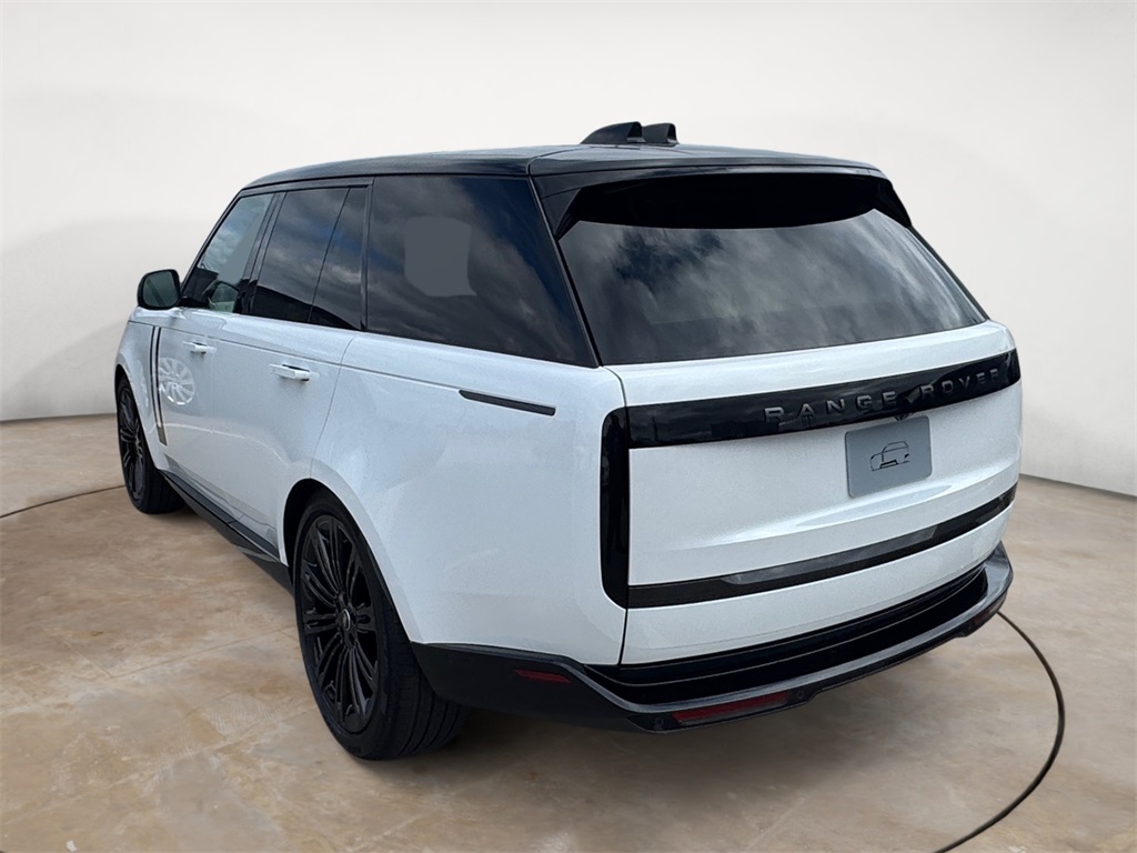 2025 Land Rover Range Rover SE photo 3