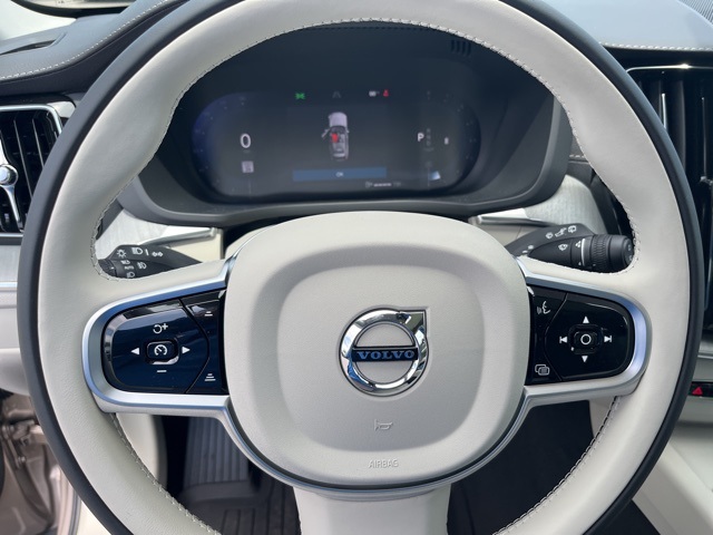 2025 Volvo XC60 B5 photo 12