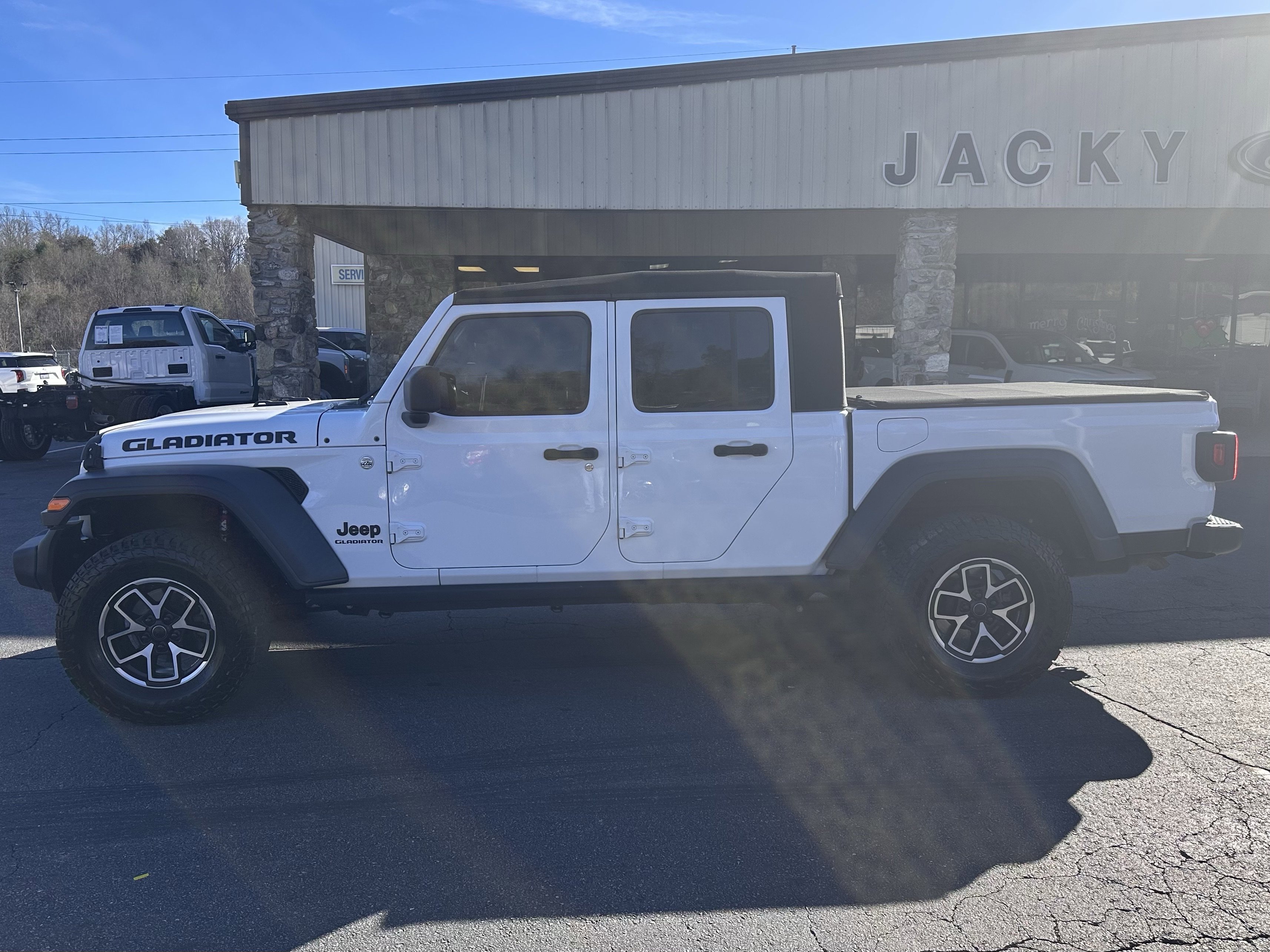 2020 Jeep Gladiator Sport S's photo