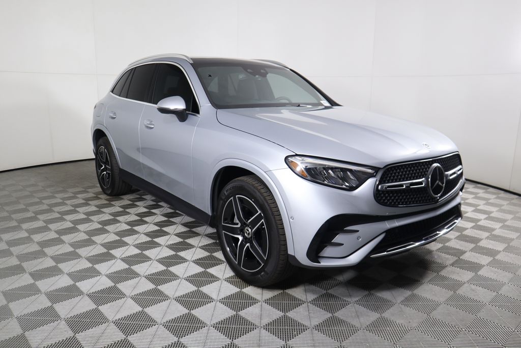 2025 Mercedes Benz GLC 300 photo 3