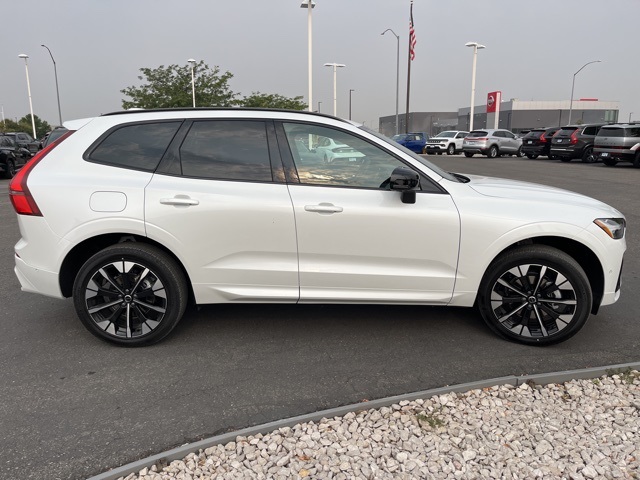 2026 Volvo XC60 B5 Plus photo 6