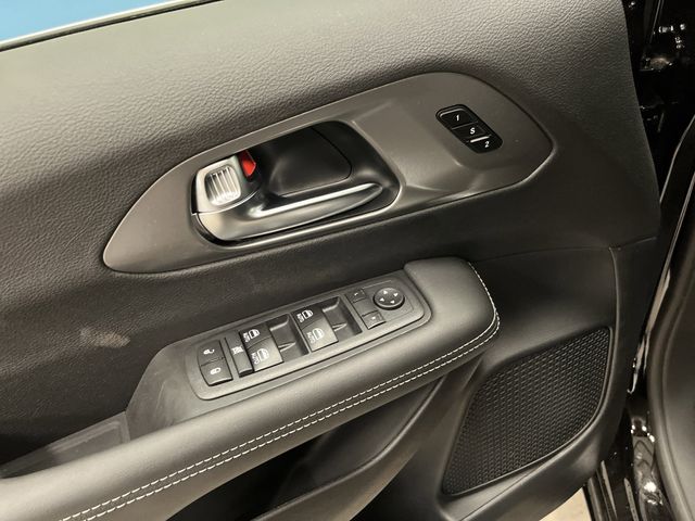 2026 Chrysler Pacifica photo 25