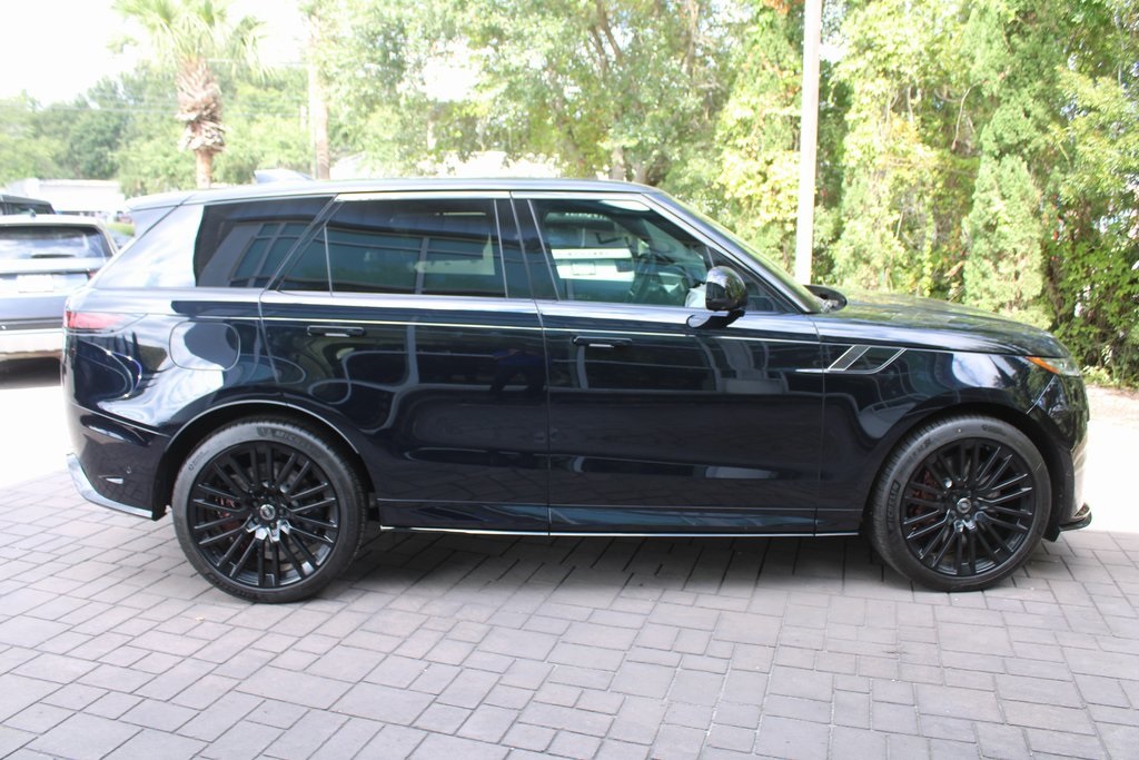 2025 Land Rover Range Rover Sport photo 4