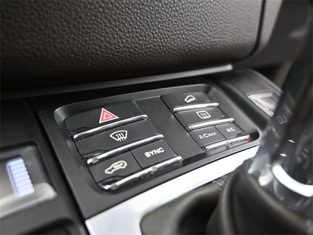2018 Porsche Macan Base photo 14