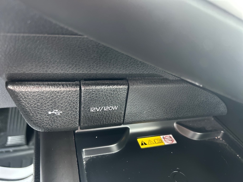 2024 Toyota Camry Hybrid XSE photo 31