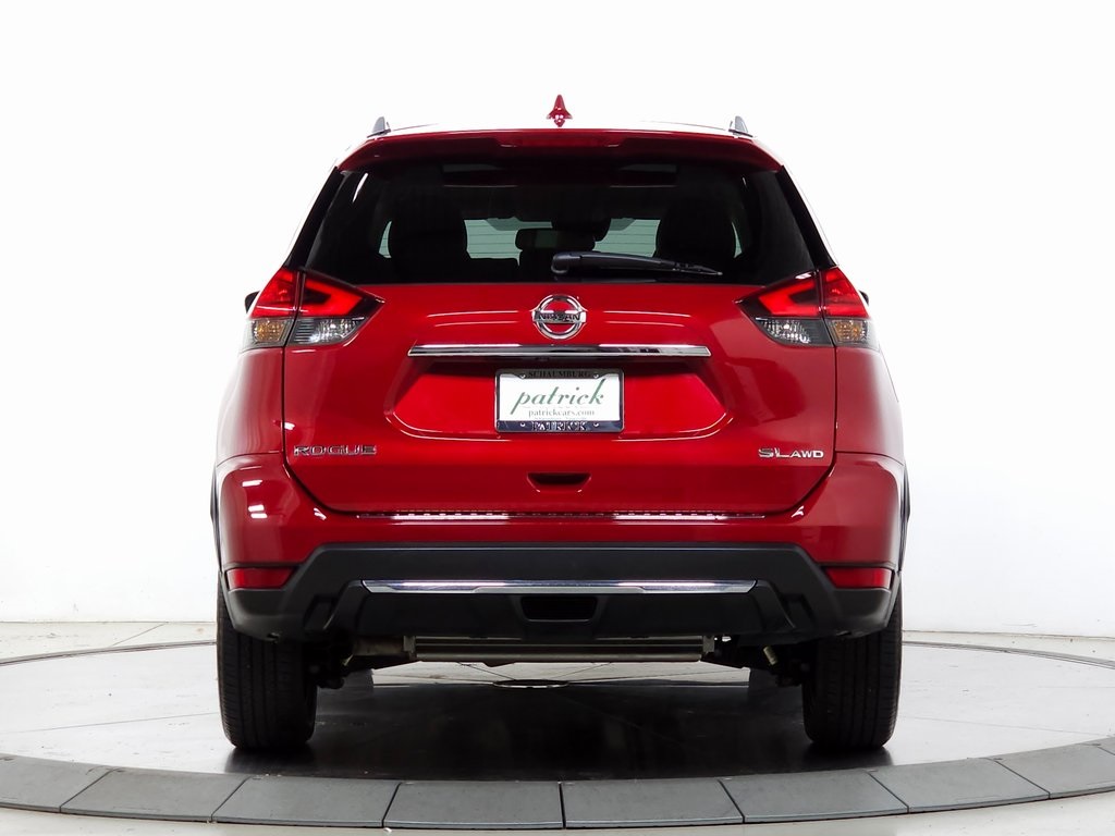 2017 Nissan Rogue SL photo 2