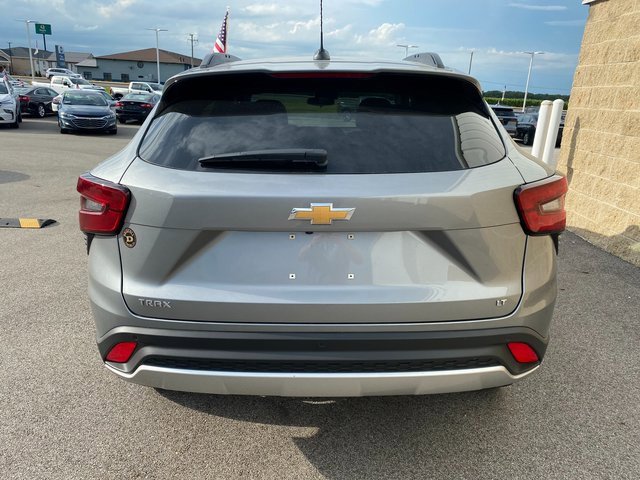 2025 Chevrolet Trax LT photo 5