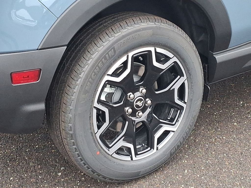 2025 Ford Bronco Sport Outer Banks photo 4