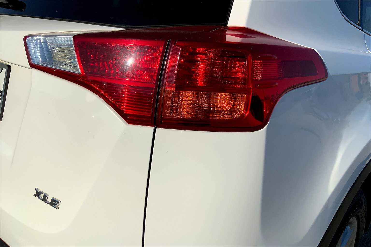 2015 Toyota RAV4 XLE photo 27