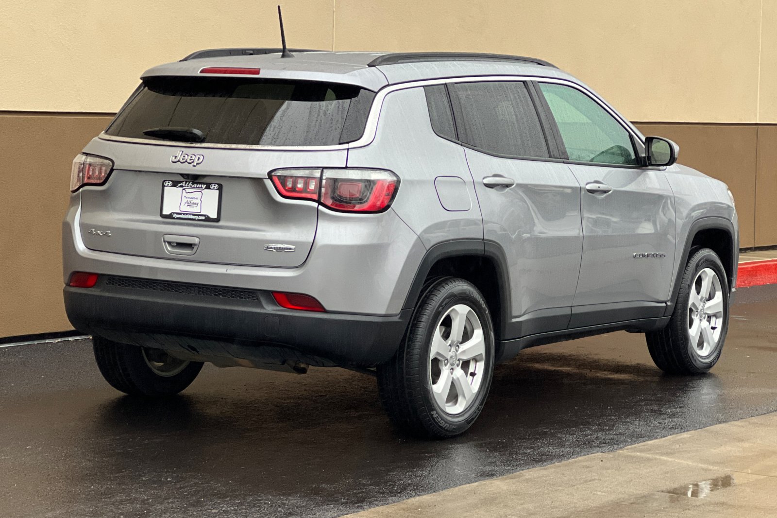 2018 Jeep Compass Latitude photo 2