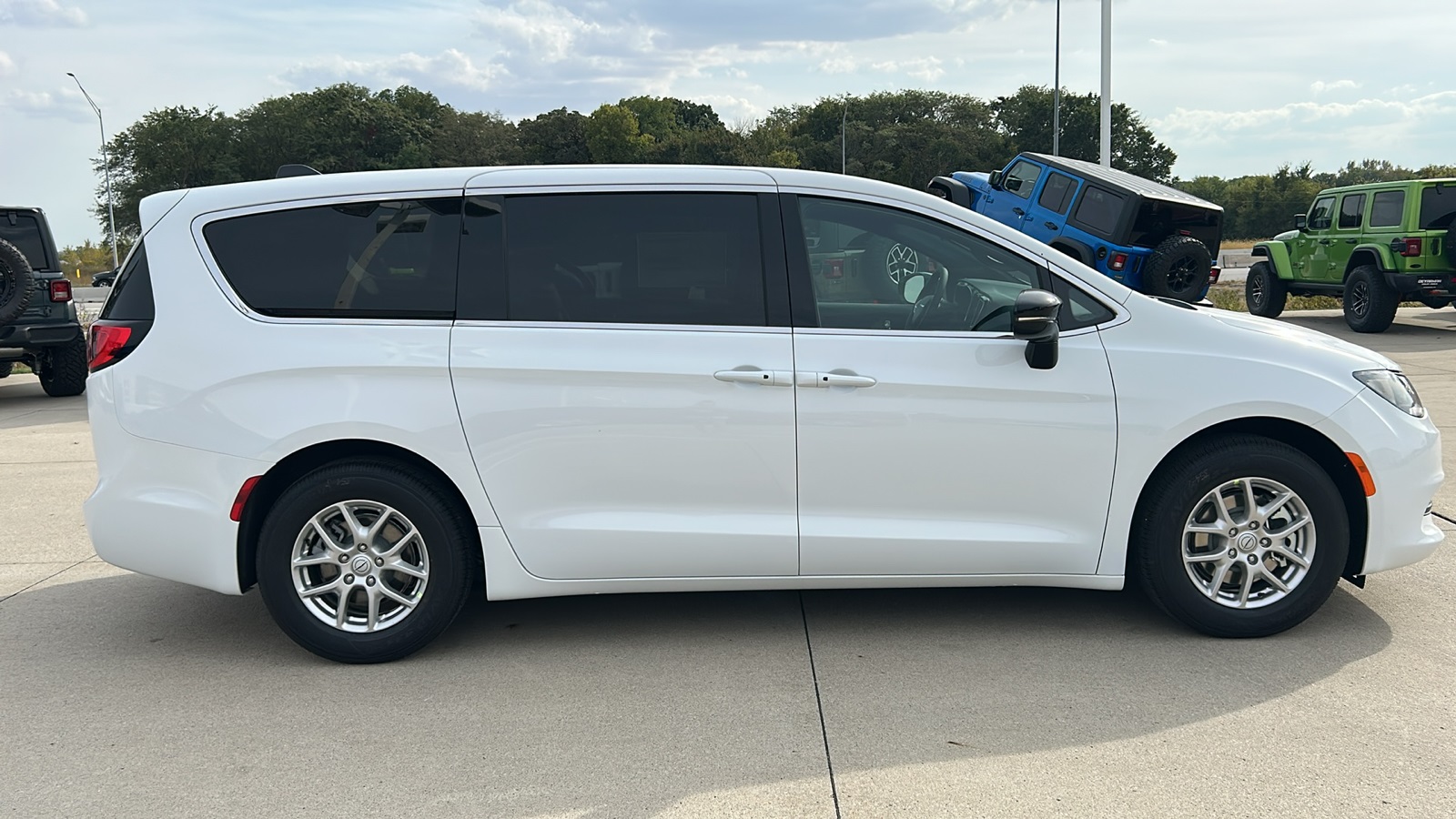 2026 Chrysler Voyager LX photo 2
