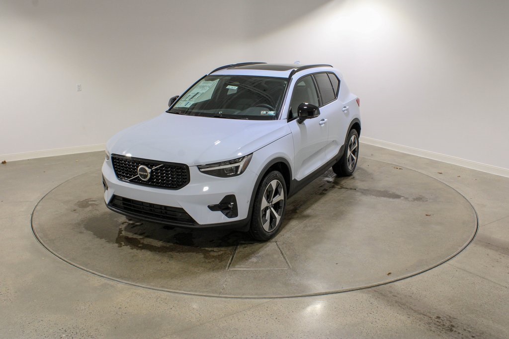 2026 Volvo XC40 Plus's photo