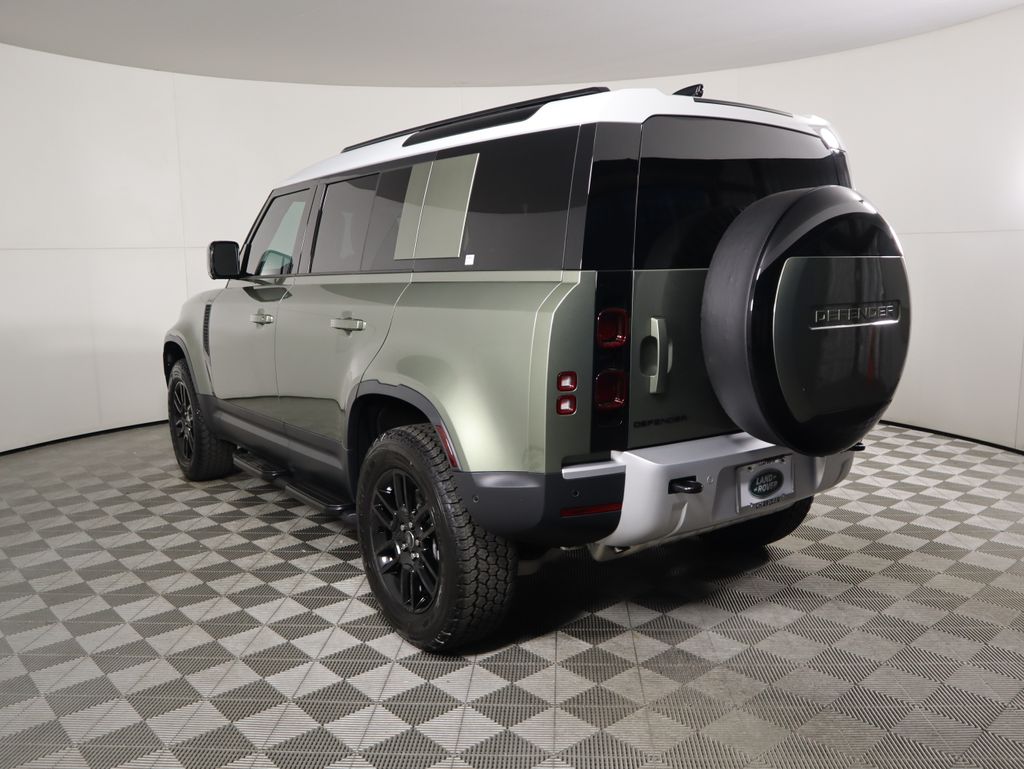 2025 Land Rover Defender 110 S photo 5