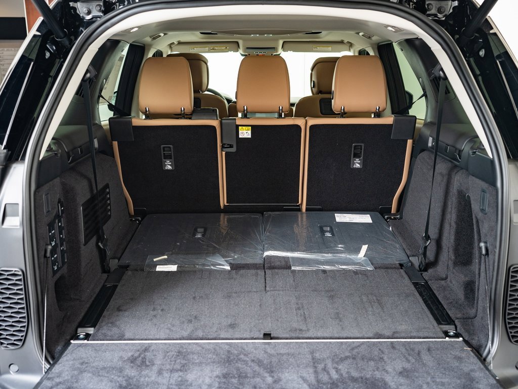 2025 Land Rover Discovery Metropolitan Edition photo 12