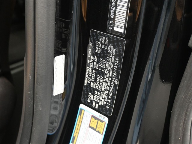 2024 Kia Carnival LX photo 16