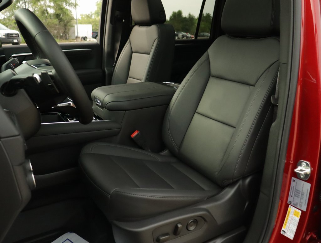 2025 Chevrolet Suburban LT photo 23