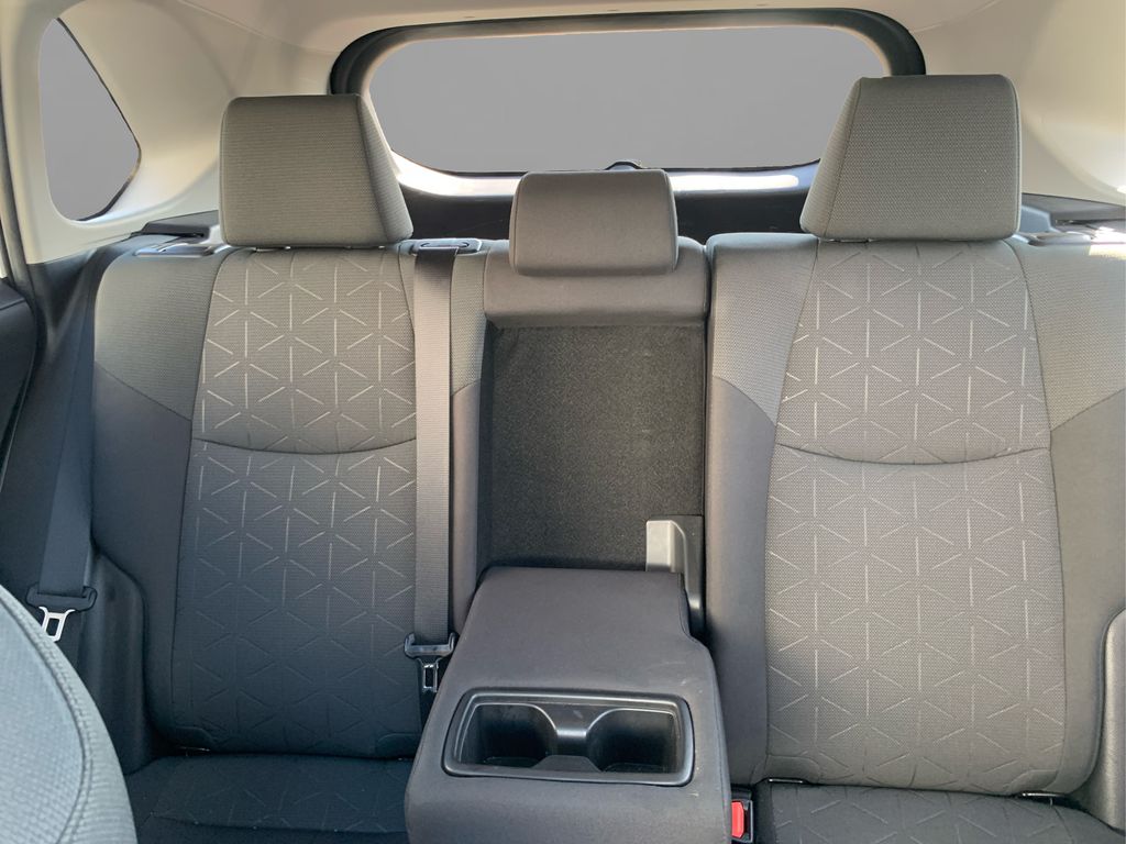 2022 Toyota RAV4 XLE photo 16