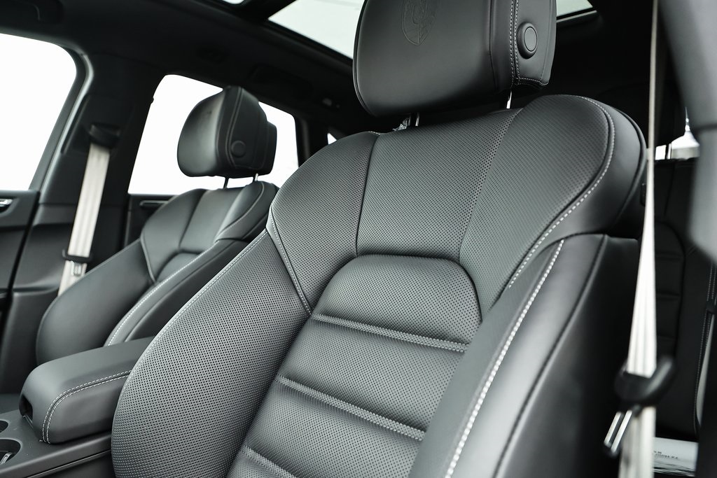 2025 Porsche Macan T photo 22