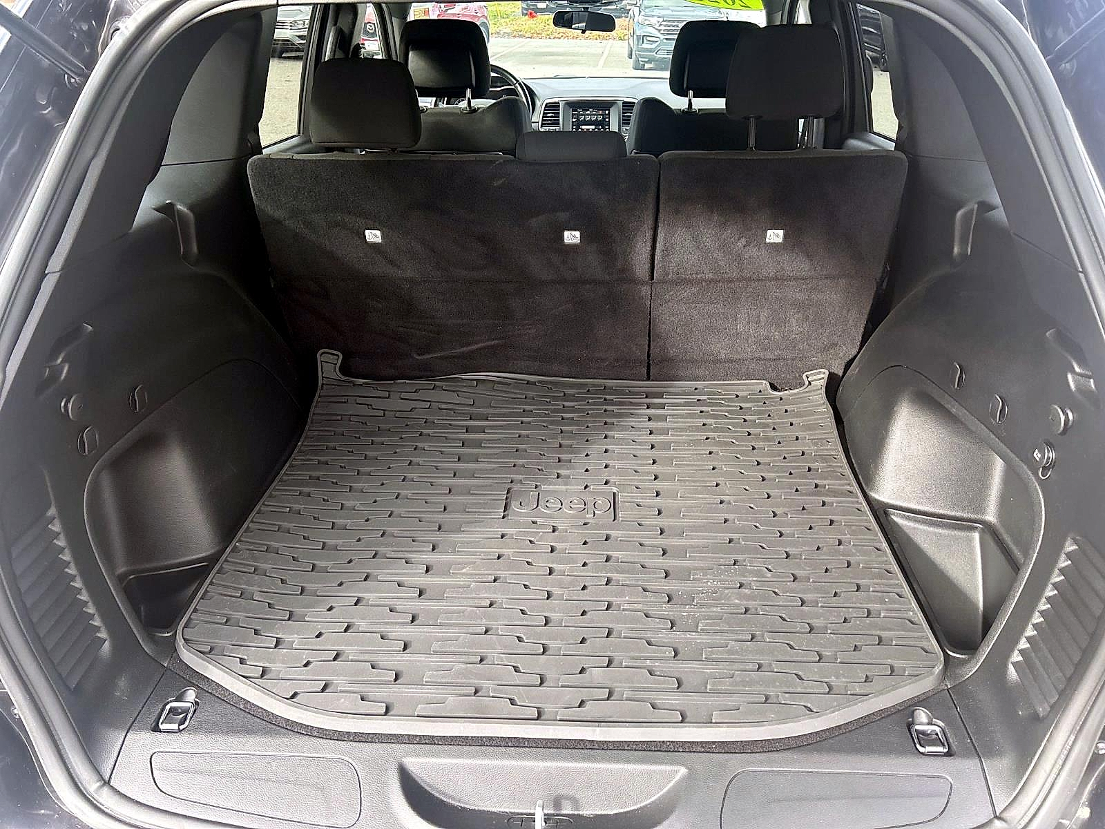 2021 Jeep Grand Cherokee Laredo E photo 3