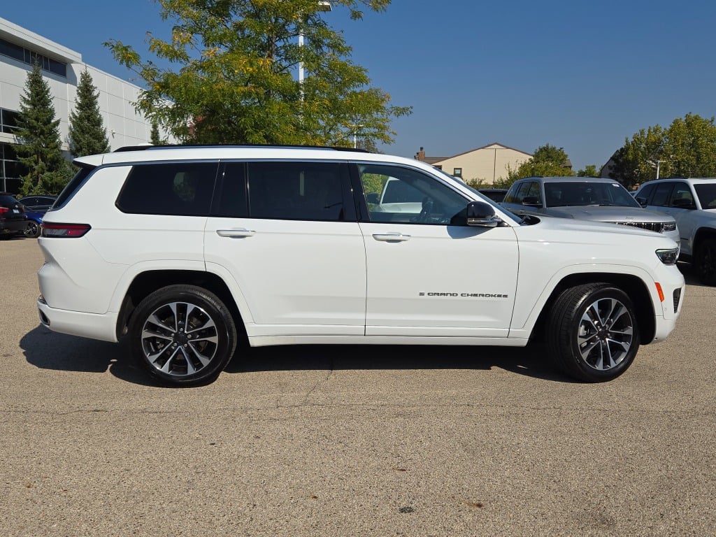 2021 Jeep Grand Cherokee Overland photo 2