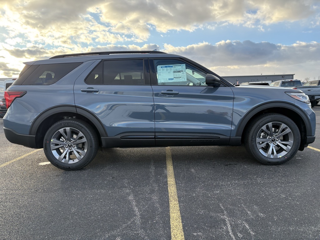2026 Ford Explorer photo 3