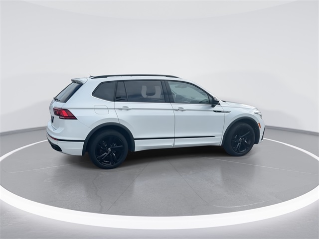 2023 Volkswagen Tiguan SE R-Line Black photo 5